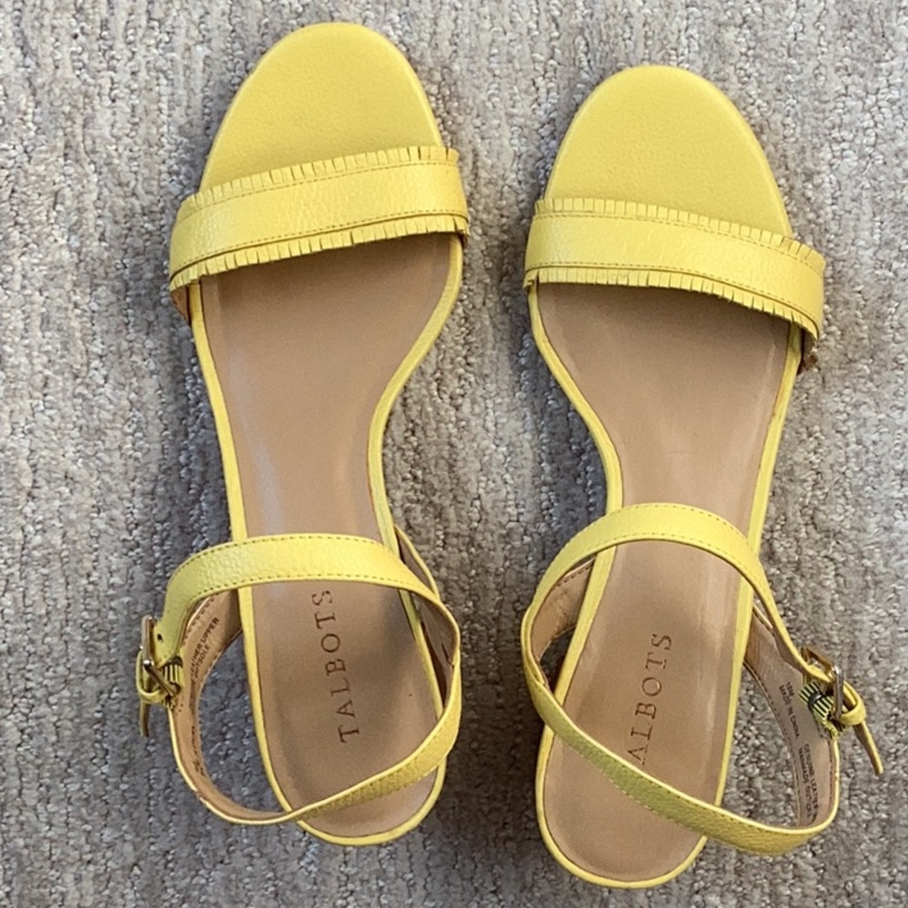 Talbots Yellow Fringed Leather Sandals 2” Heel Size 10 Coastal Preppy Polish